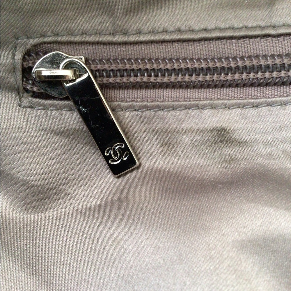 CHANEL Large Edgy Tote Bag - Picture 11 of 16